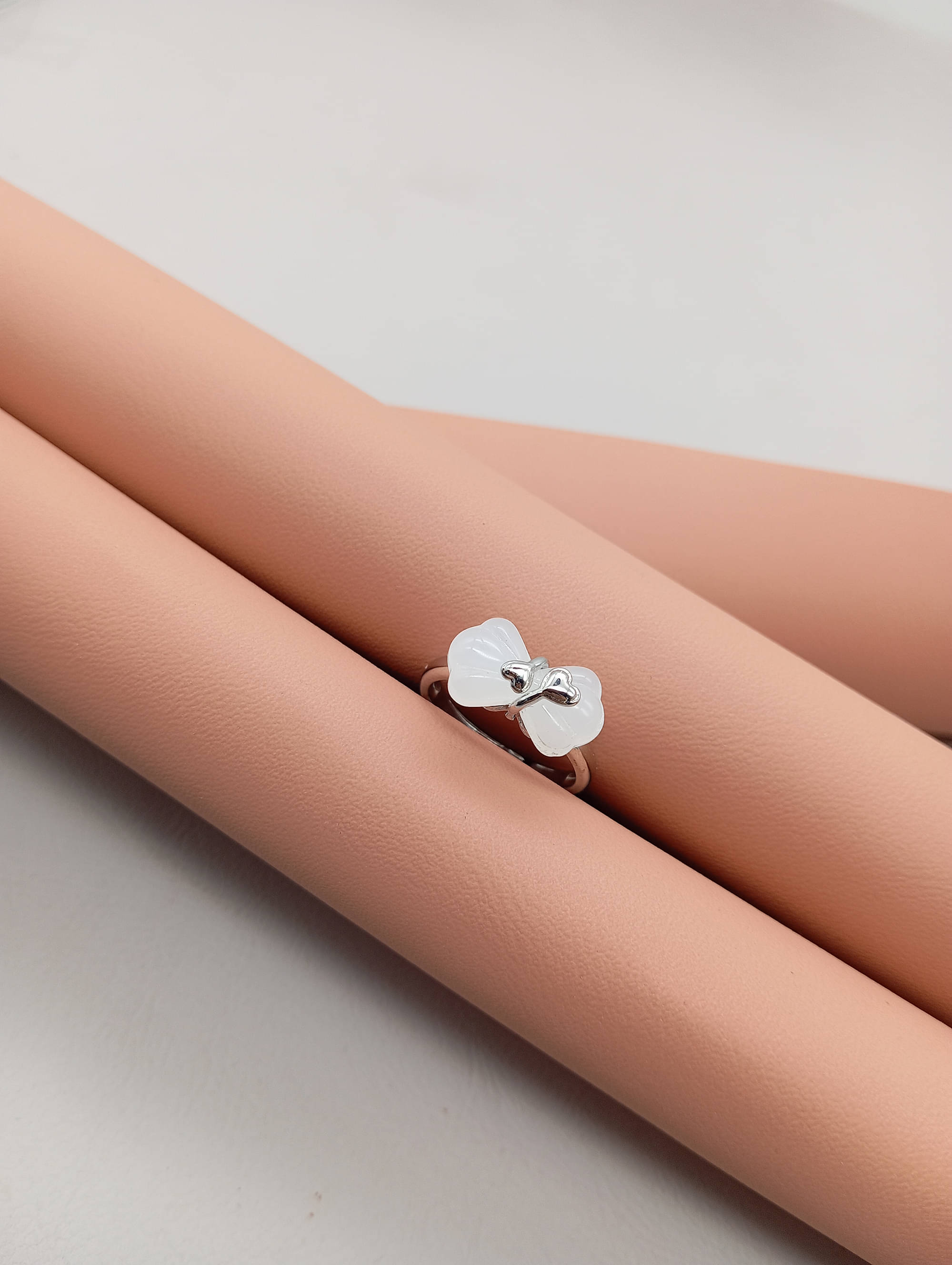     			SHANKHRAJ MA LL White Single Finger Rings ( Pack of 1 )