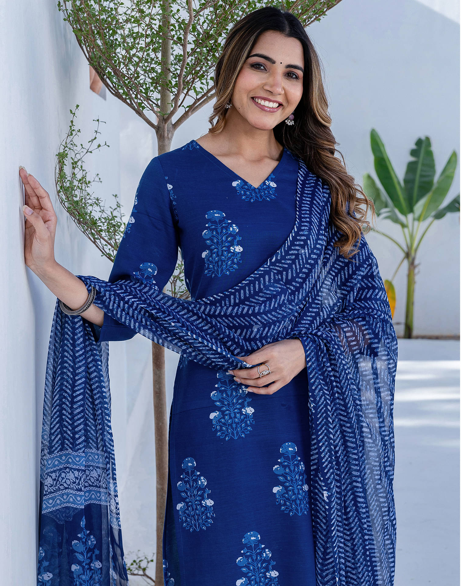 Skylee Women Cotton Blend Embellished Straight Kurti With Pants ( Navy Blue ) Skylee Women Cotton Blend Embellished Straight Kurti With Pants ( Navy Blue )