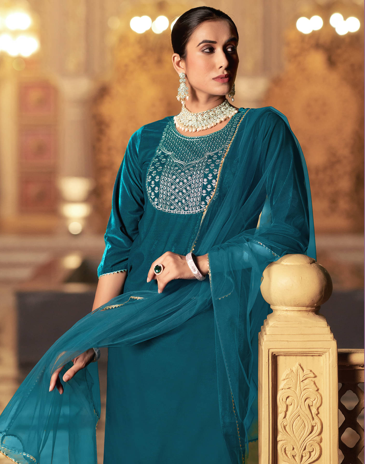     			Skylee Women Velvet Dyed Straight Kurti With Pants ( Blue )