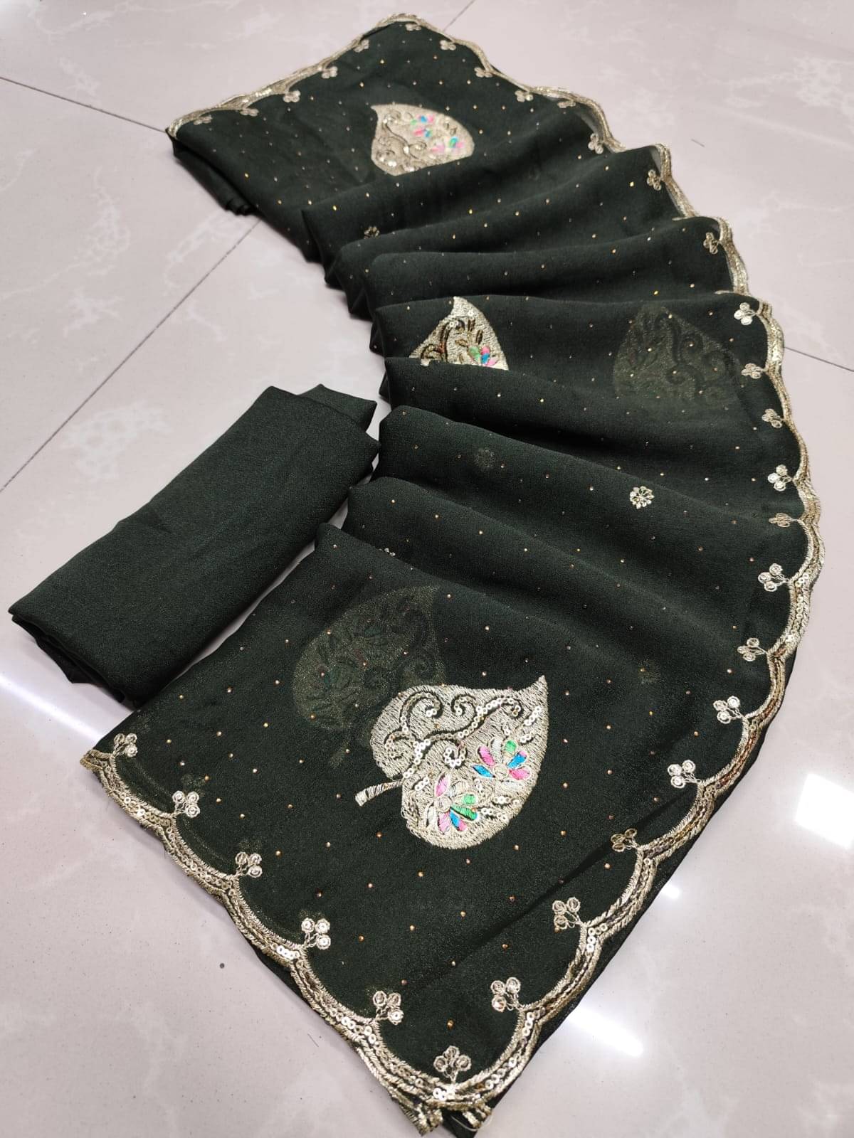     			Avenue Creation Georgette Embroidered Regular Saree With Unstitched Blouse Piece ( Multicolor 3 )