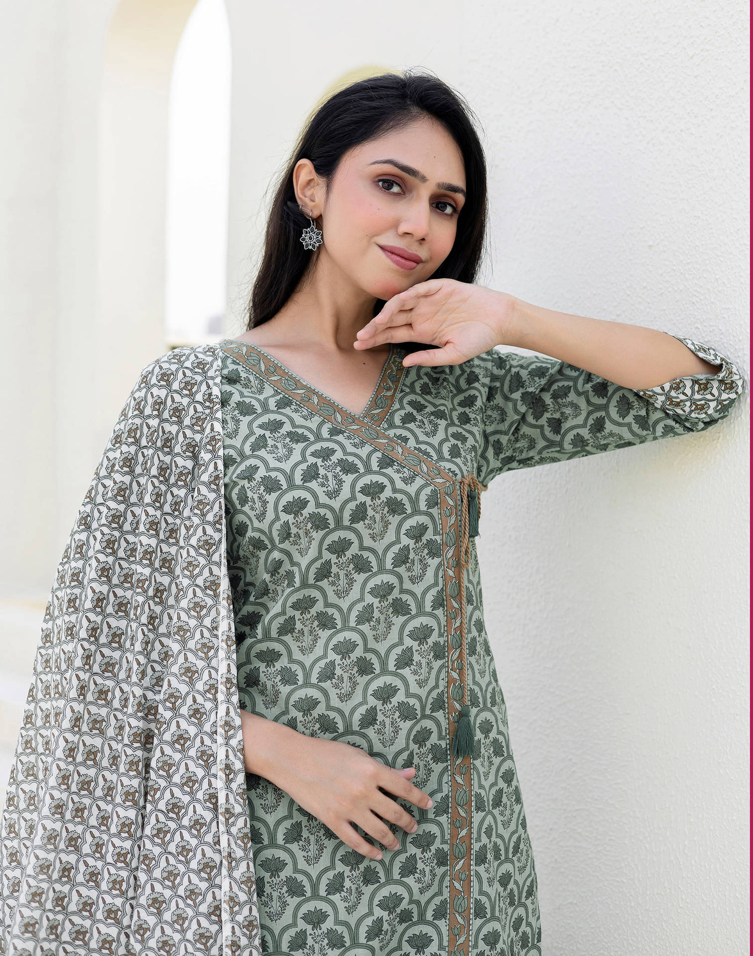     			Skylee Women Cotton Printed Straight Kurti With Pants ( Multicolor )