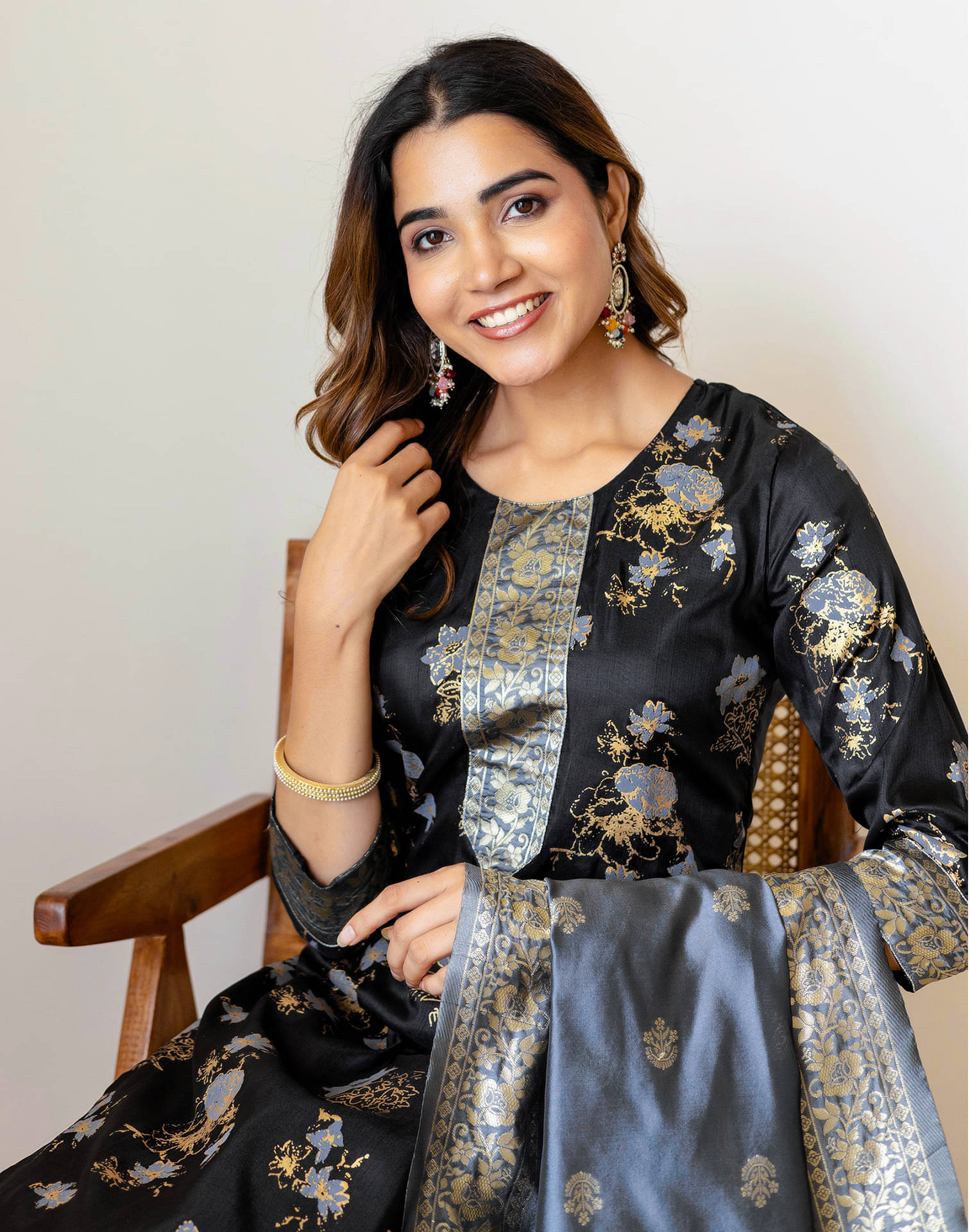     			Skylee Women Silk Blend Printed Straight Kurti With Pants ( Black )