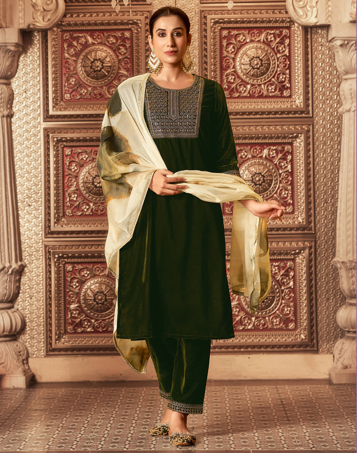     			Skylee Women Velvet Embroidered Straight Kurti With Pants ( Green )