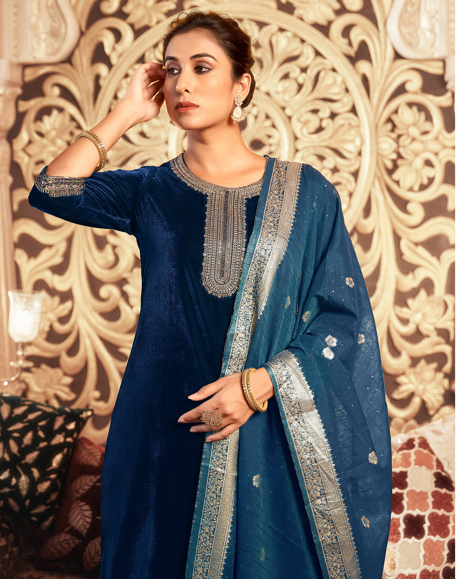     			Skylee Women Velvet Embroidered Straight Kurti With Pants ( Navy Blue )