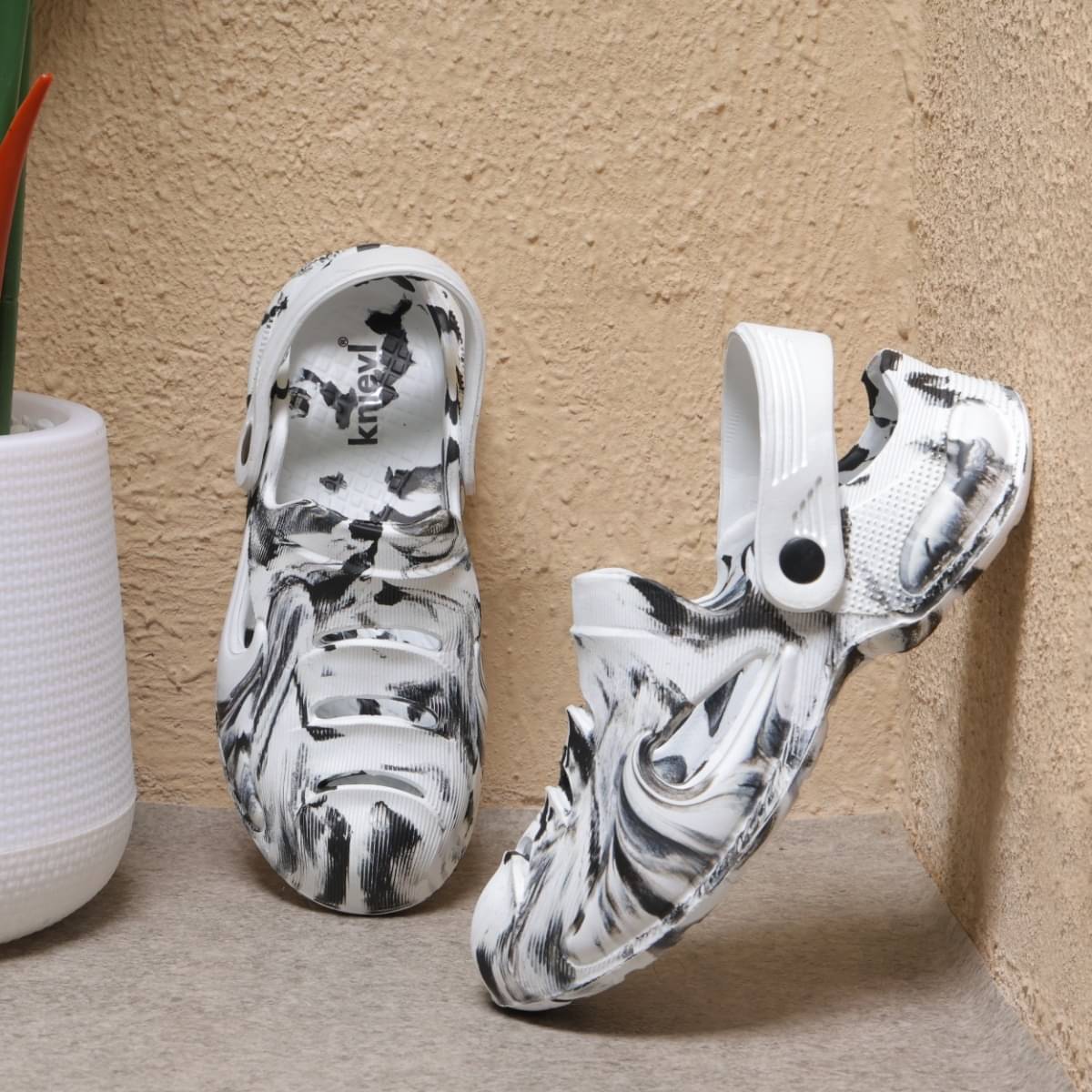 KNIEVL - Black Men's Clogs KNIEVL - Black Men's Clogs