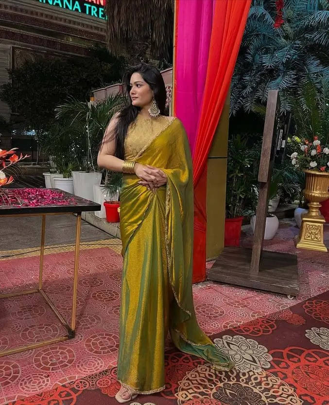 VRAGI Chiffon Self Design Regular Saree With Unstitched Blouse Piece ( Gold ) VRAGI Chiffon Self Design Regular Saree With Unstitched Blouse Piece ( Gold )
