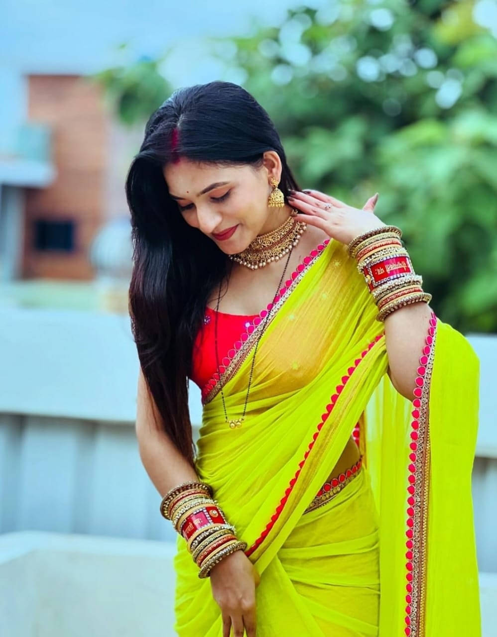     			VRAGI Chiffon Solid Regular Saree With Unstitched Blouse Piece ( Yellow )