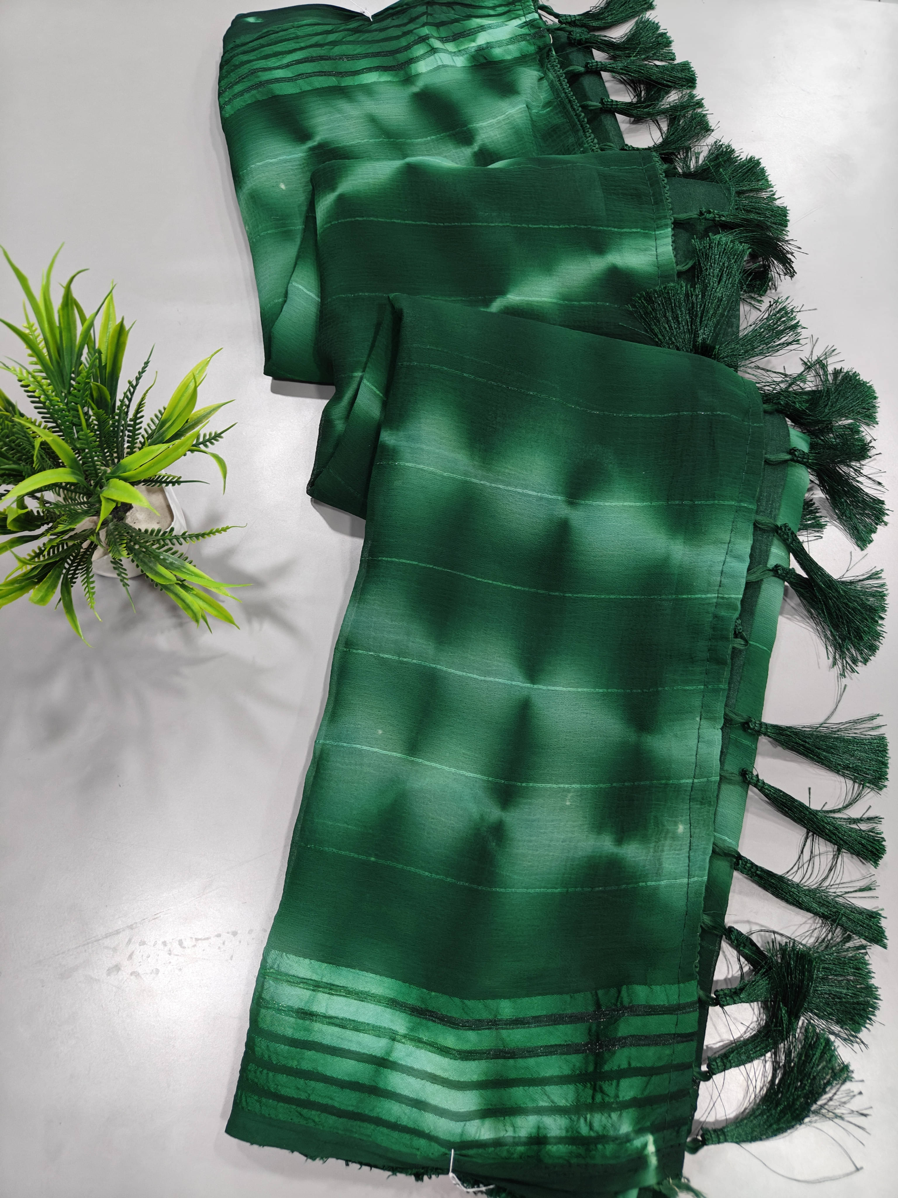     			VRAGI Georgette Dyed Regular Saree With Unstitched Blouse Piece ( Green )