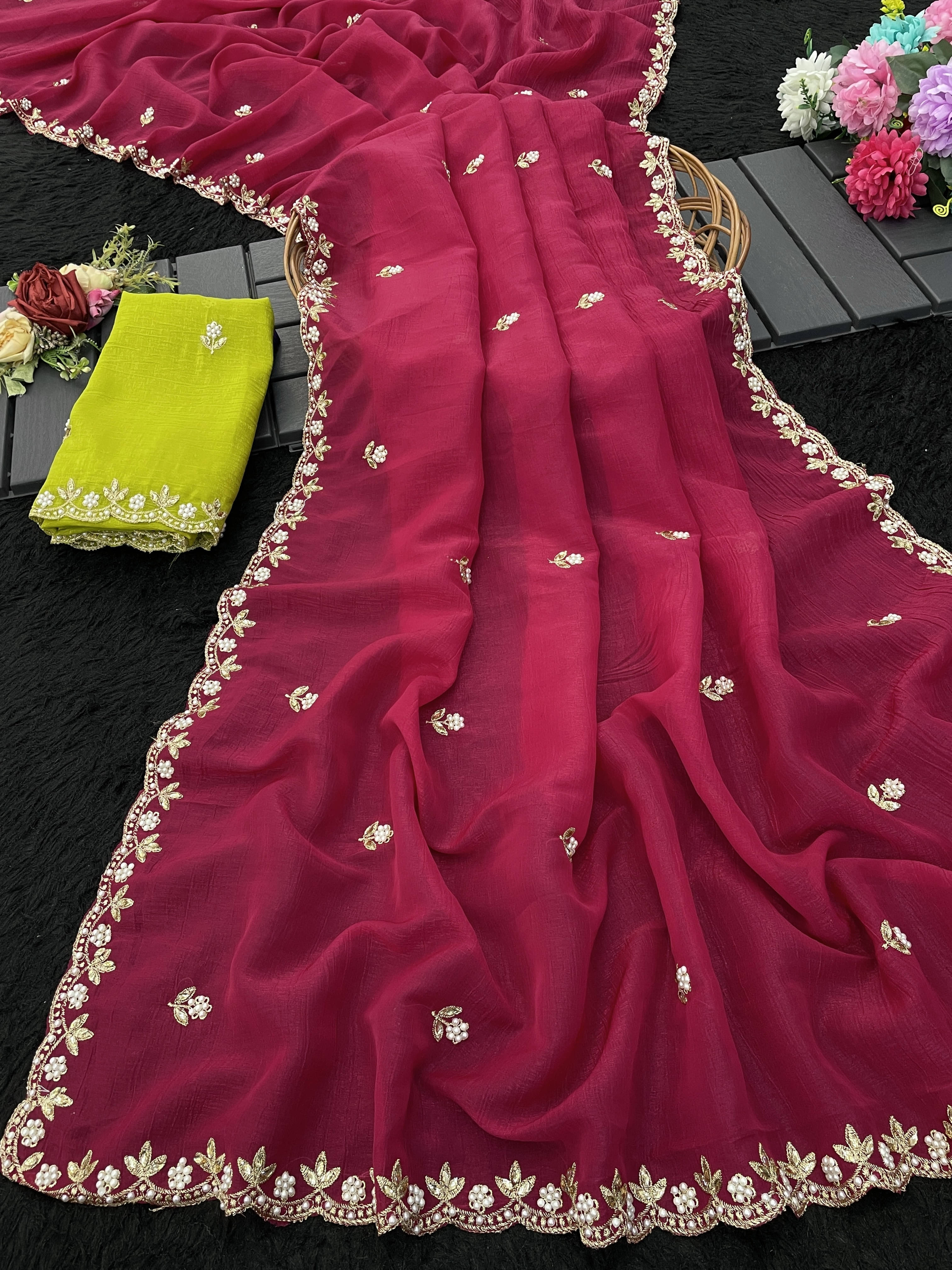     			VRAGI Georgette Self Design Regular Saree With Unstitched Blouse Piece ( Red )