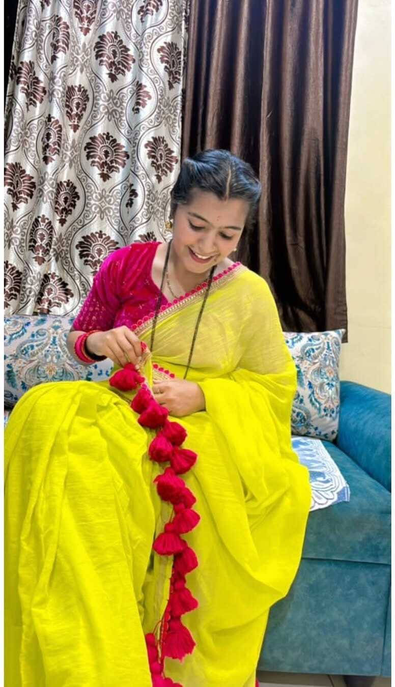     			VRAGI Georgette Solid Regular Saree With Unstitched Blouse Piece ( Multicolor )