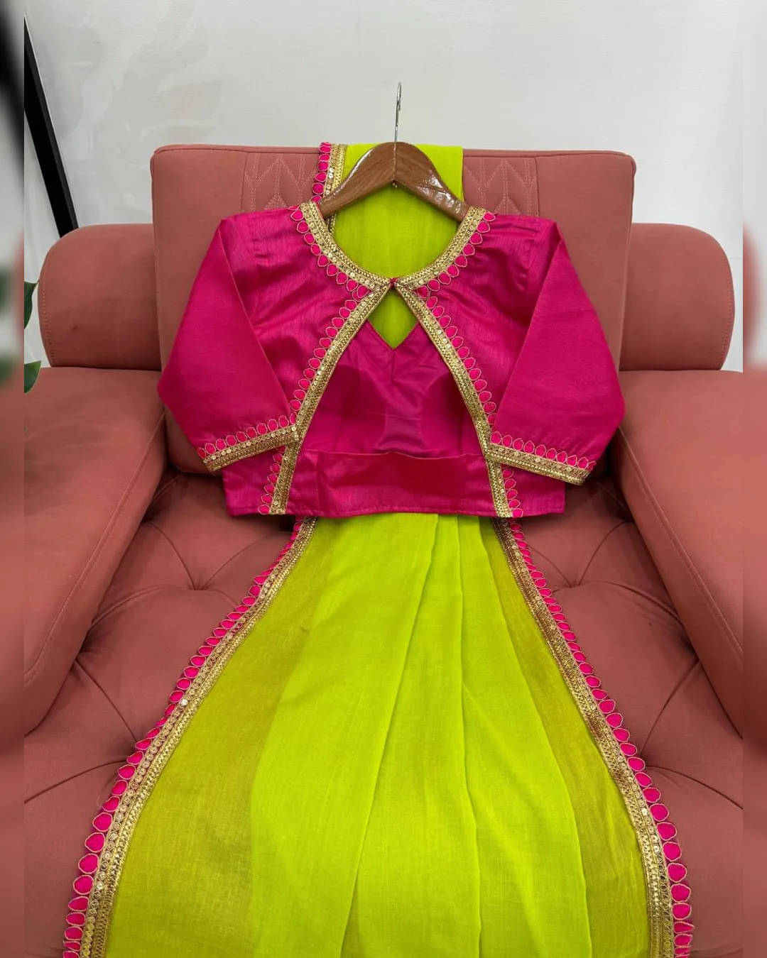 VRAGI Georgette Solid Regular Saree With Unstitched Blouse Piece ( Light Green ) VRAGI Georgette Solid Regular Saree With Unstitched Blouse Piece ( Light Green )