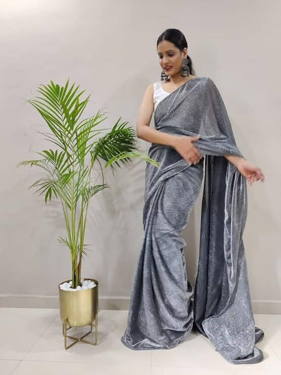     			VRAGI Lycra Solid Regular Saree With Unstitched Blouse Piece ( Silver )