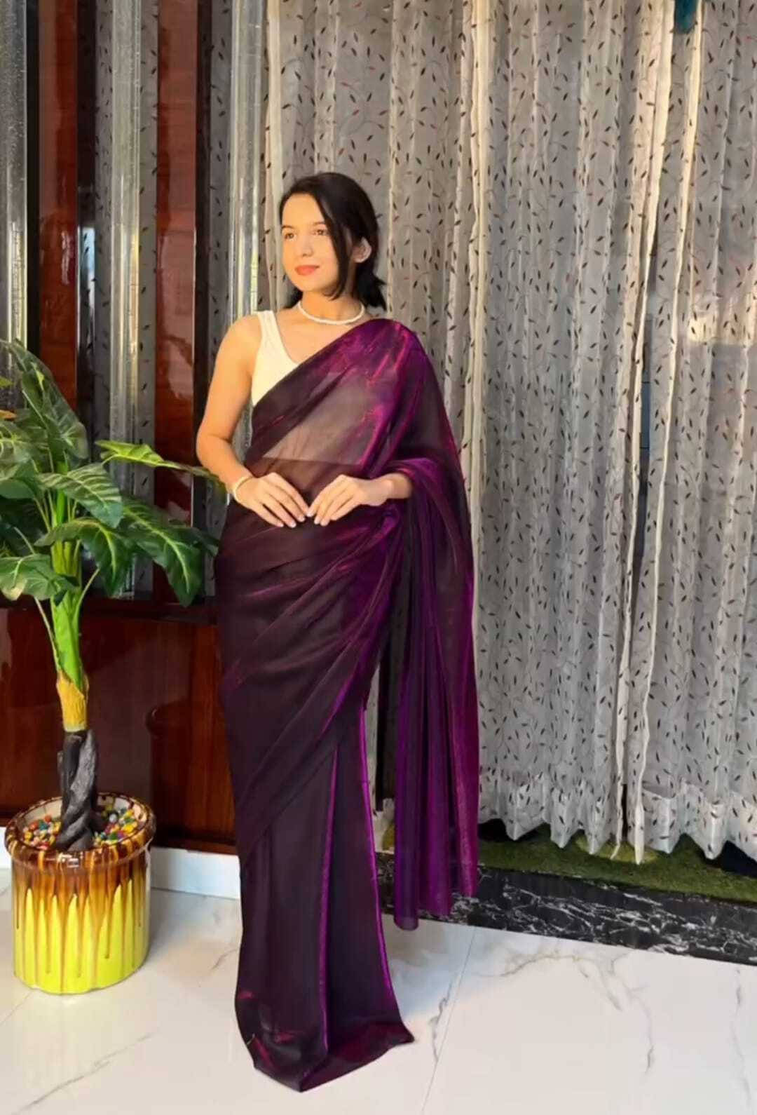     			VRAGI Lycra Solid Regular Saree With Unstitched Blouse Piece ( Purple )
