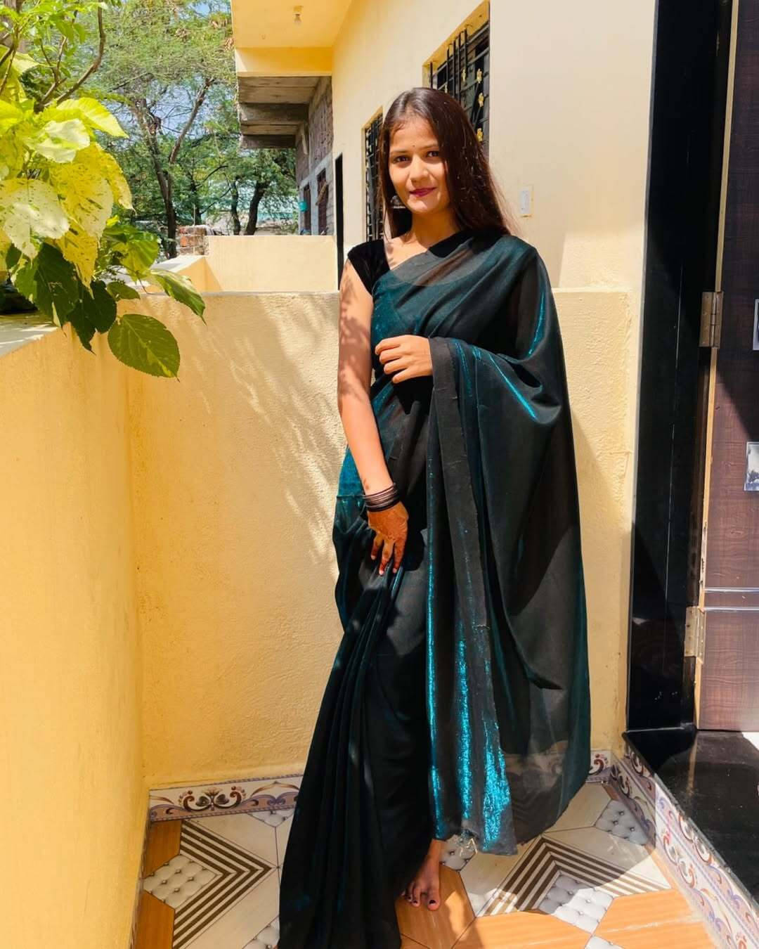 VRAGI Lycra Solid Regular Saree With Unstitched Blouse Piece ( Green ) VRAGI Lycra Solid Regular Saree With Unstitched Blouse Piece ( Green )