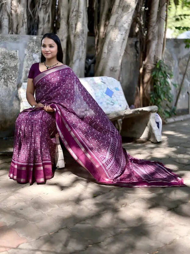 VRAGI Silk Blend Embellished Regular Saree With Unstitched Blouse Piece ( Purple ) VRAGI Silk Blend Embellished Regular Saree With Unstitched Blouse Piece ( Purple )