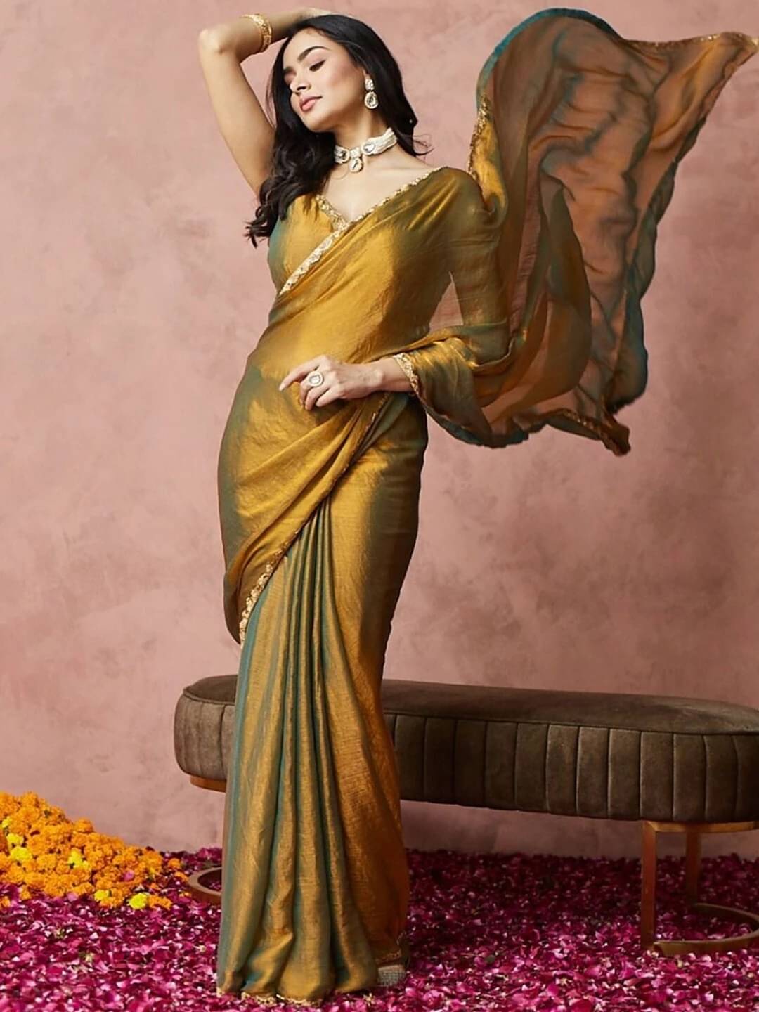    			VRAGI Silk Blend Embellished Regular Saree With Unstitched Blouse Piece ( Gold )
