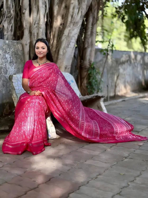 VRAGI Silk Blend Self Design Regular Saree With Unstitched Blouse Piece ( Pink ) VRAGI Silk Blend Self Design Regular Saree With Unstitched Blouse Piece ( Pink )