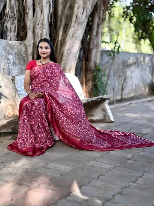 VRAGI Silk Blend Self Design Regular Saree With Unstitched Blouse Piece ( Maroon ) VRAGI Silk Blend Self Design Regular Saree With Unstitched Blouse Piece ( Maroon )