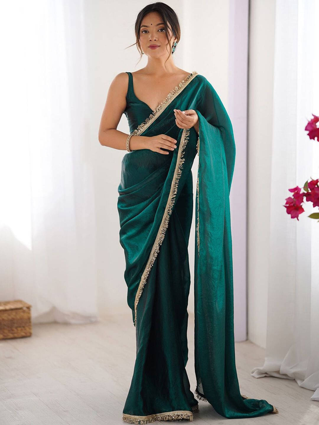     			VRAGI Silk Blend Solid Regular Saree With Unstitched Blouse Piece ( Navy Blue )