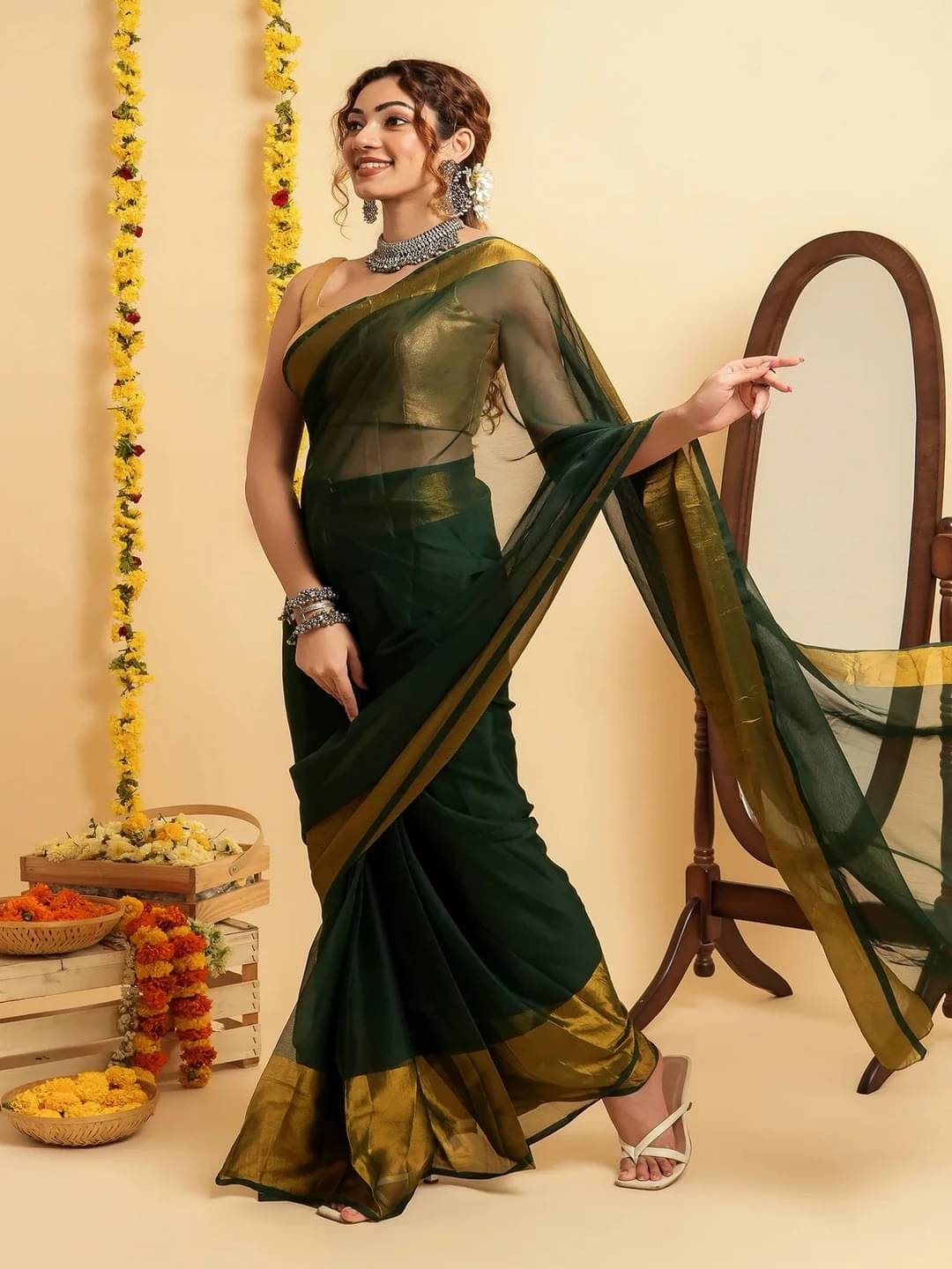     			VRAGI Silk Blend Solid Regular Saree With Unstitched Blouse Piece ( Green )