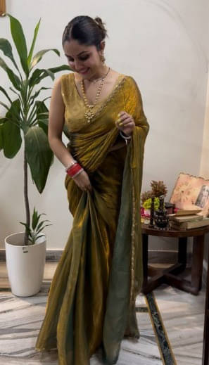     			VRAGI Silk Embroidered Regular Saree With Unstitched Blouse Piece ( Gold )