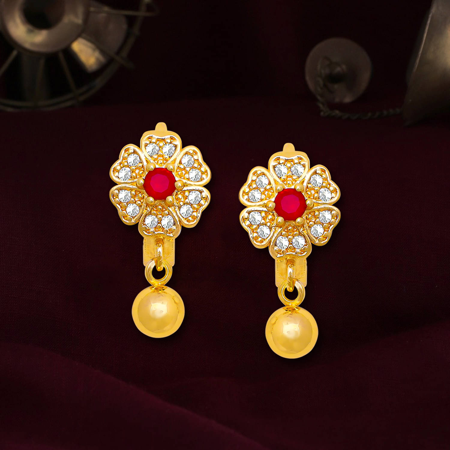     			Drashti Collection Golden Stud Earrings ( Pack of 1 )