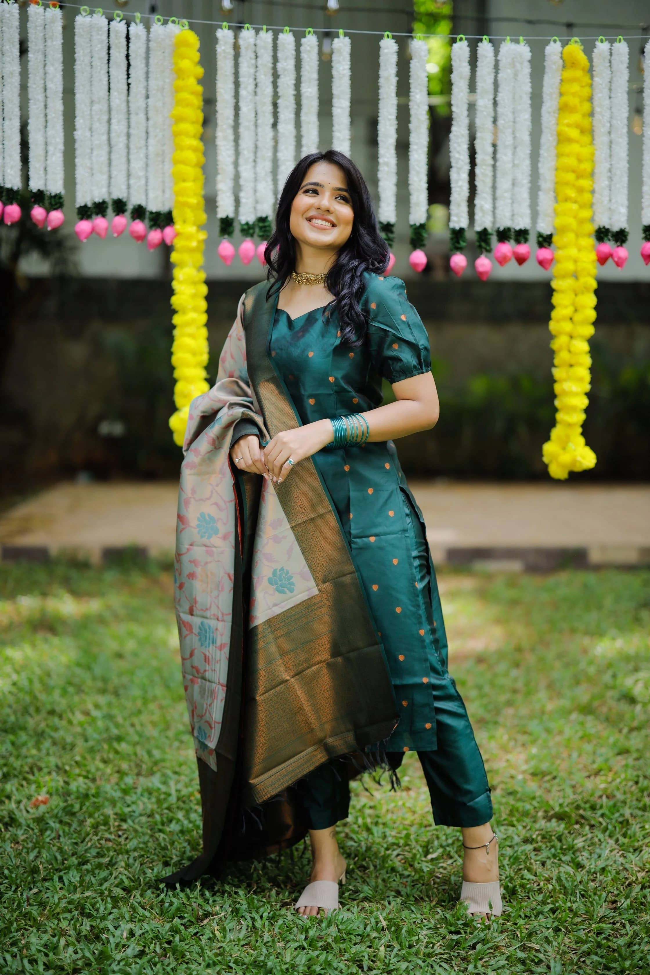 kedar fab Women Banarasi Self Design Straight Kurti With Pants ( Dark Green )