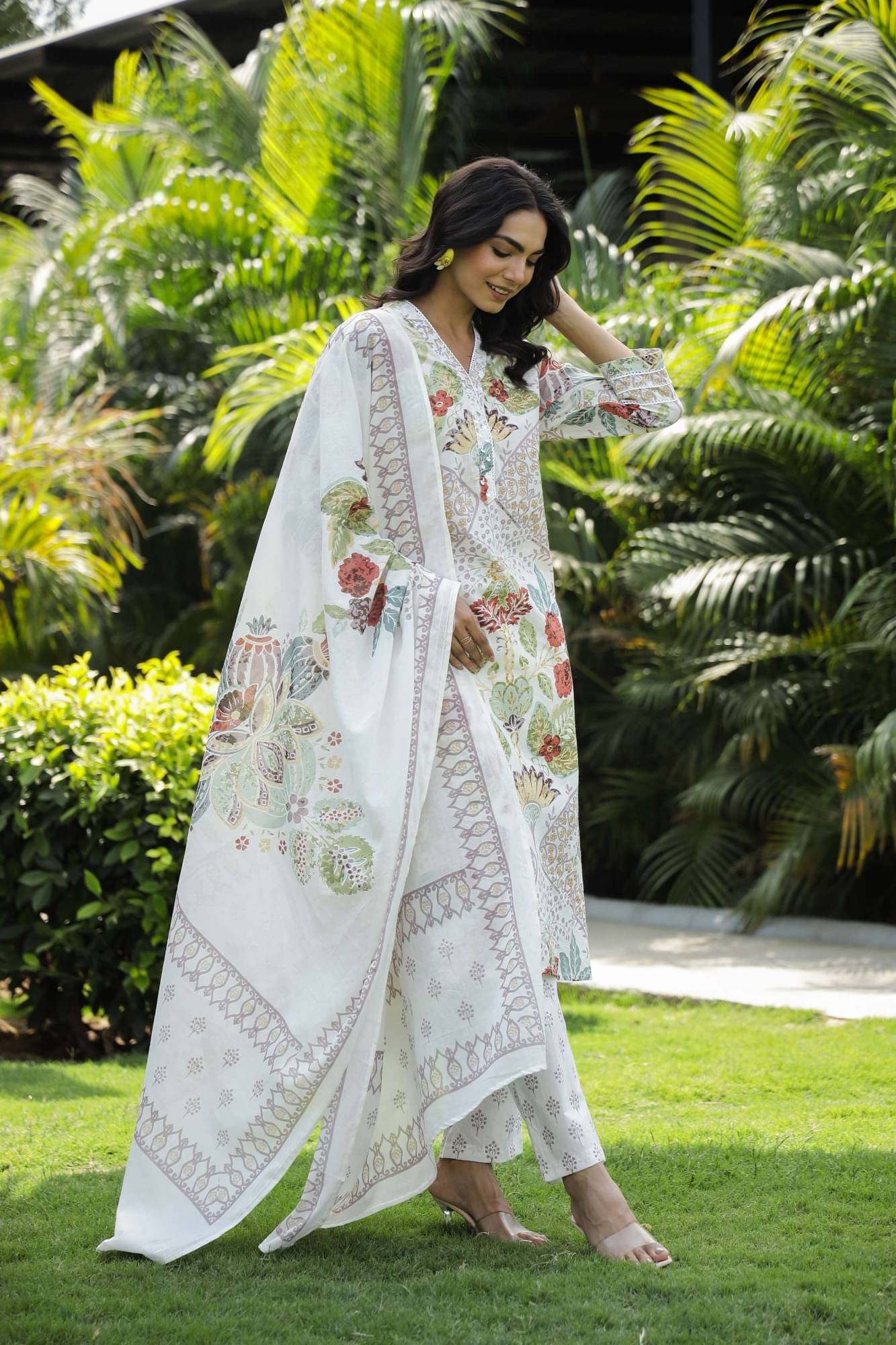     			Flavia Creation Women Cotton Printed Straight Kurti With Pants ( White )