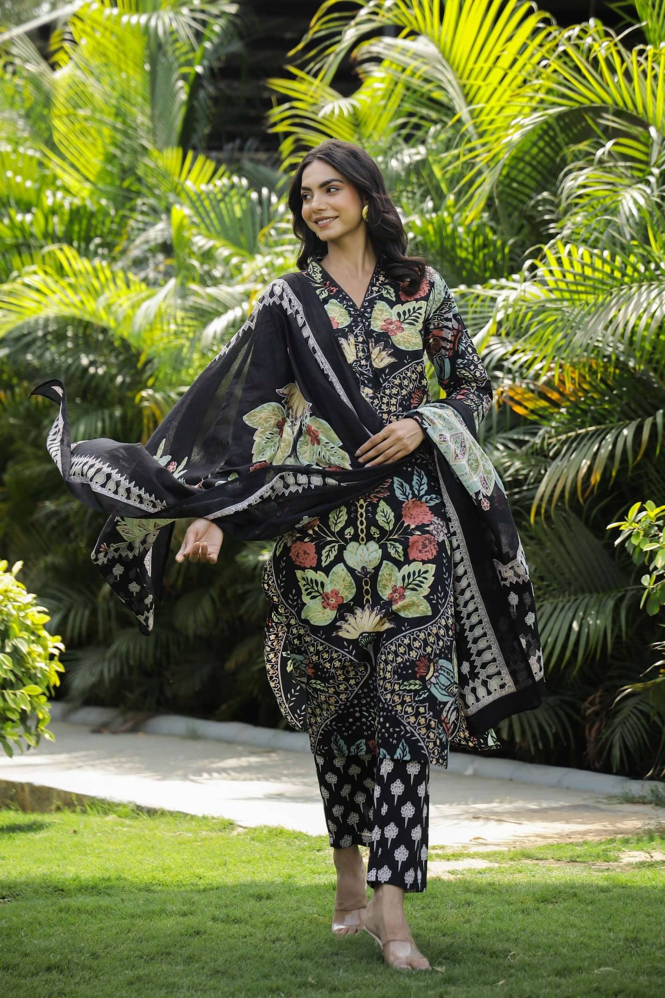     			Flavia Creation Women Cotton Printed Straight Kurti With Pants ( Black )
