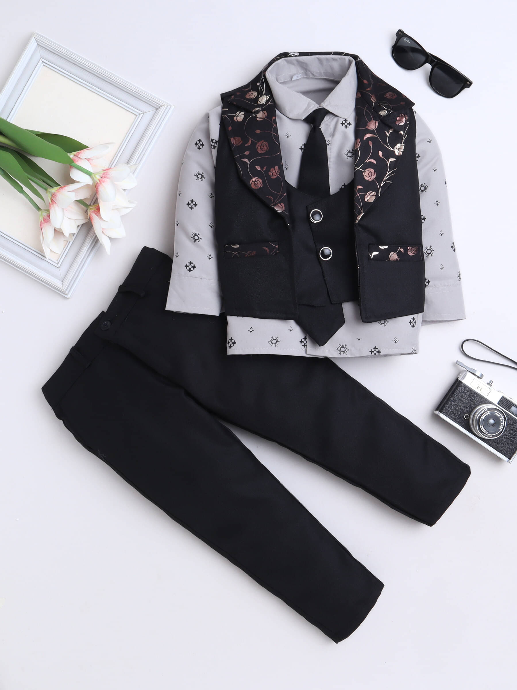     			Fourfolds Boys Cotton Blend Suit ( Pack of 1 , Black )