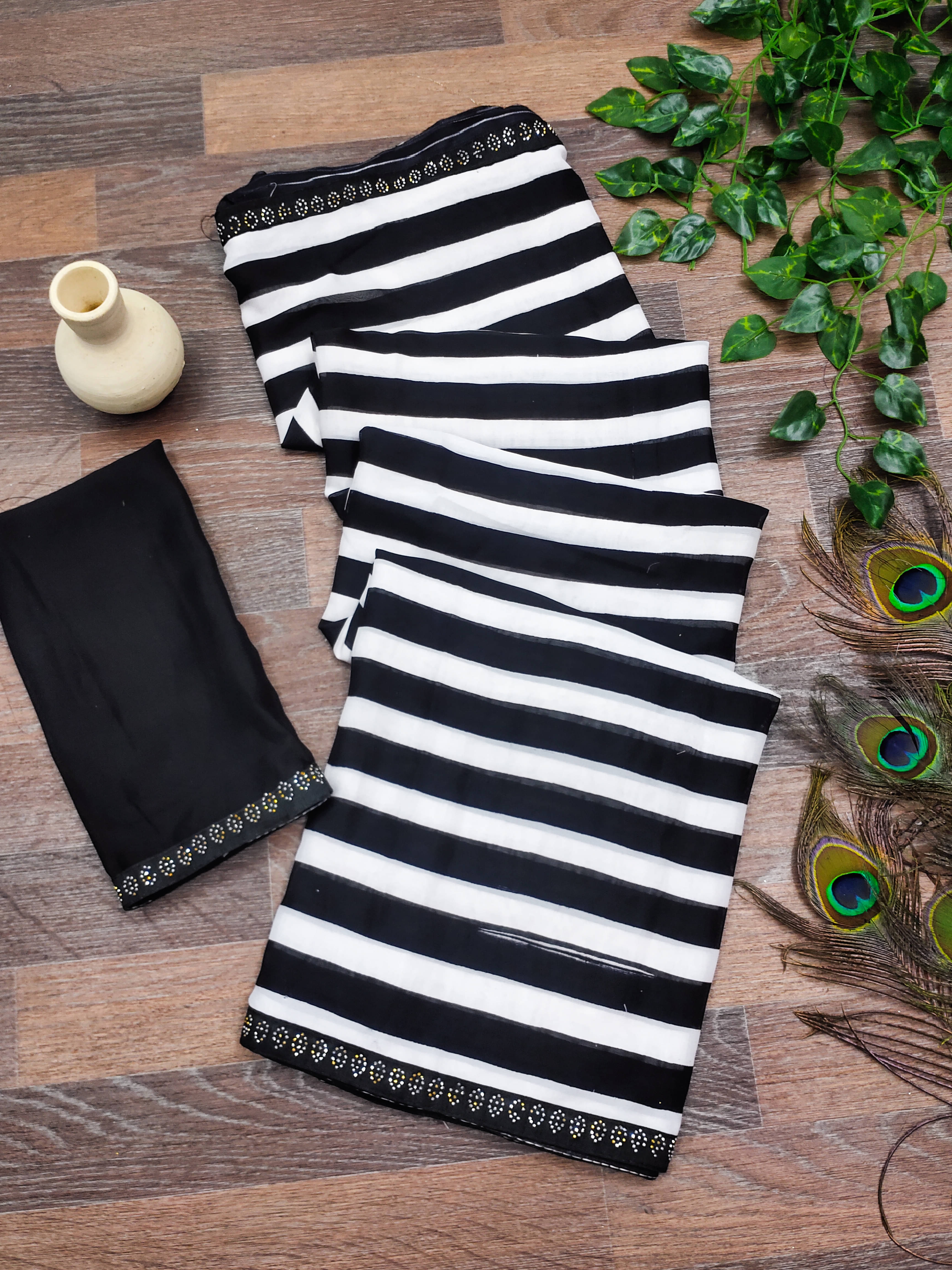     			Kashvi Sarees Georgette Striped Leheriya Saree With Unstitched Blouse Piece ( Black )