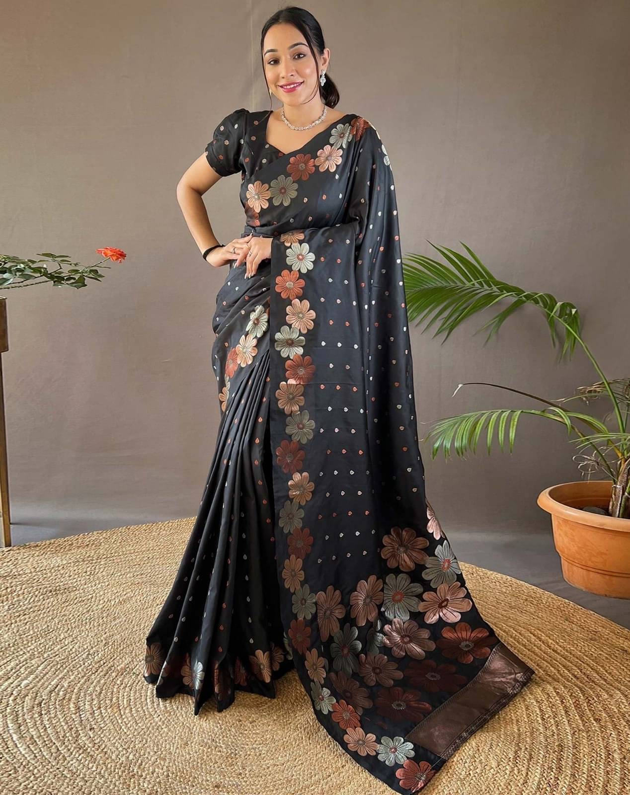 Rameshwaram creative Silk Woven Banarasi saree With Unstitched Blouse Piece ( Black ) Rameshwaram creative Silk Woven Banarasi saree With Unstitched Blouse Piece ( Black )
