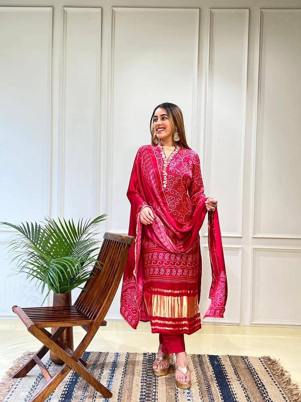 THE PRIVATE LABLE Women Chanderi Silk Printed A-line Kurti With Pants ( Pink )