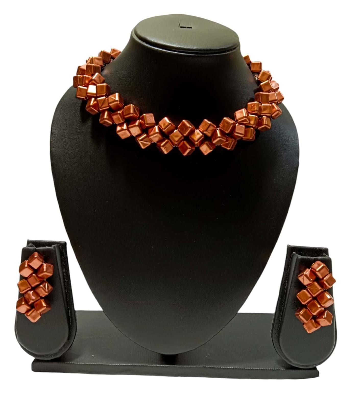     			Uttarai Bronze Alloy Necklace Set ( Pack of 1 )