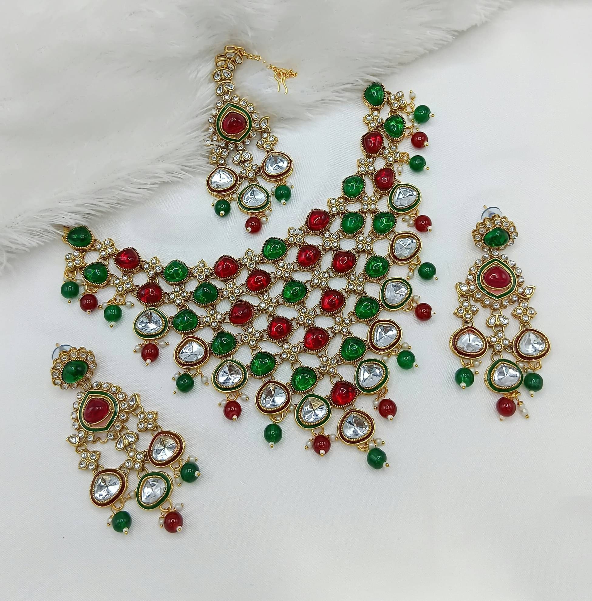     			Yuzi Jewells Multicolor Alloy Necklace Set ( Pack of 1 )