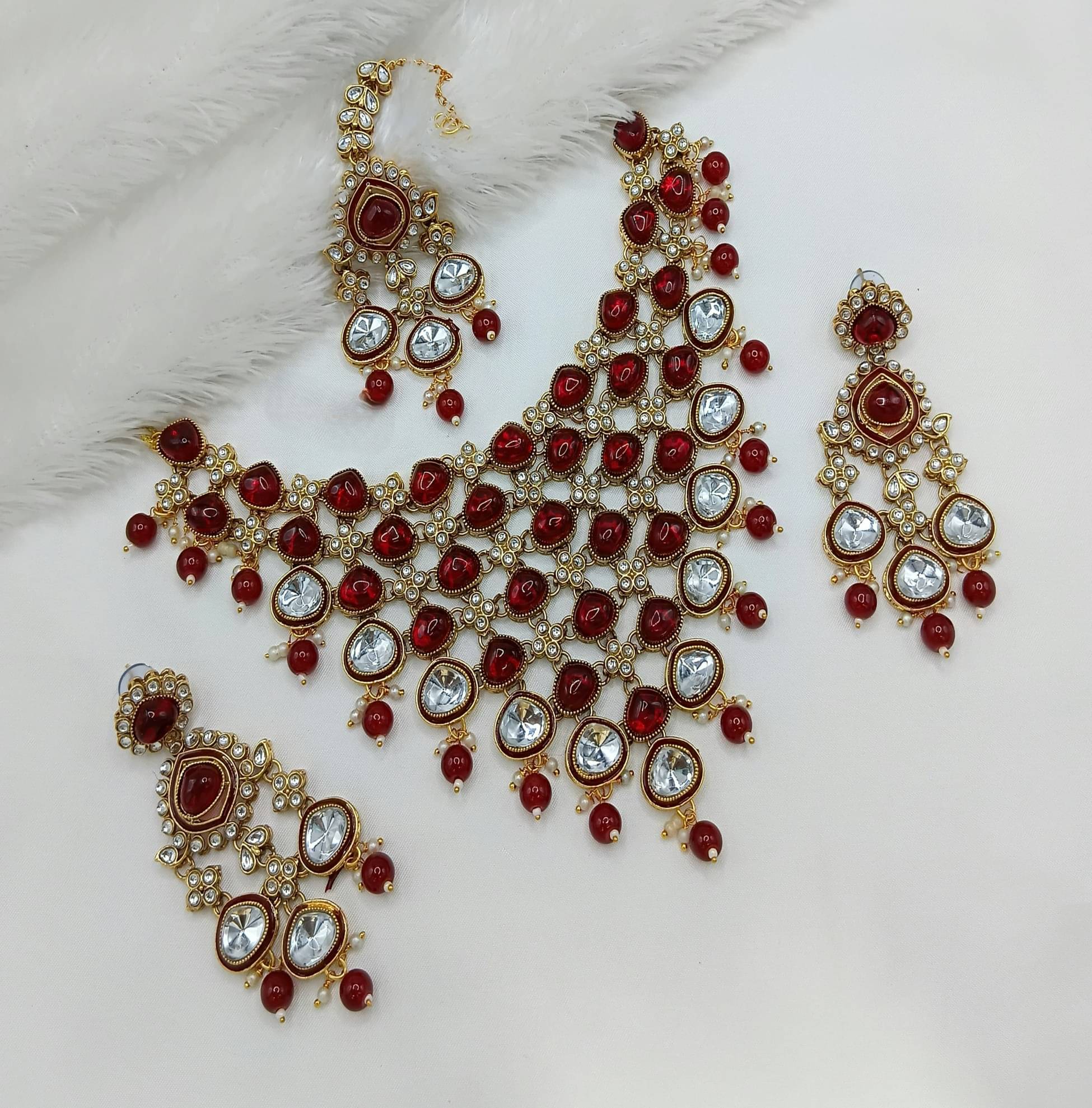     			Yuzi Jewells Red Alloy Necklace Set ( Pack of 1 )