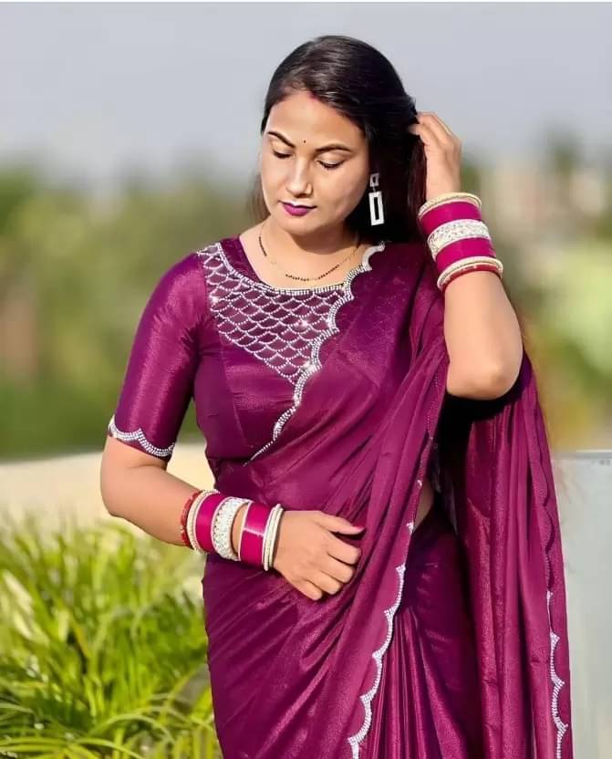     			YUGAVEERAA Georgette Self Design Regular Saree With Unstitched Blouse Piece ( Purple )