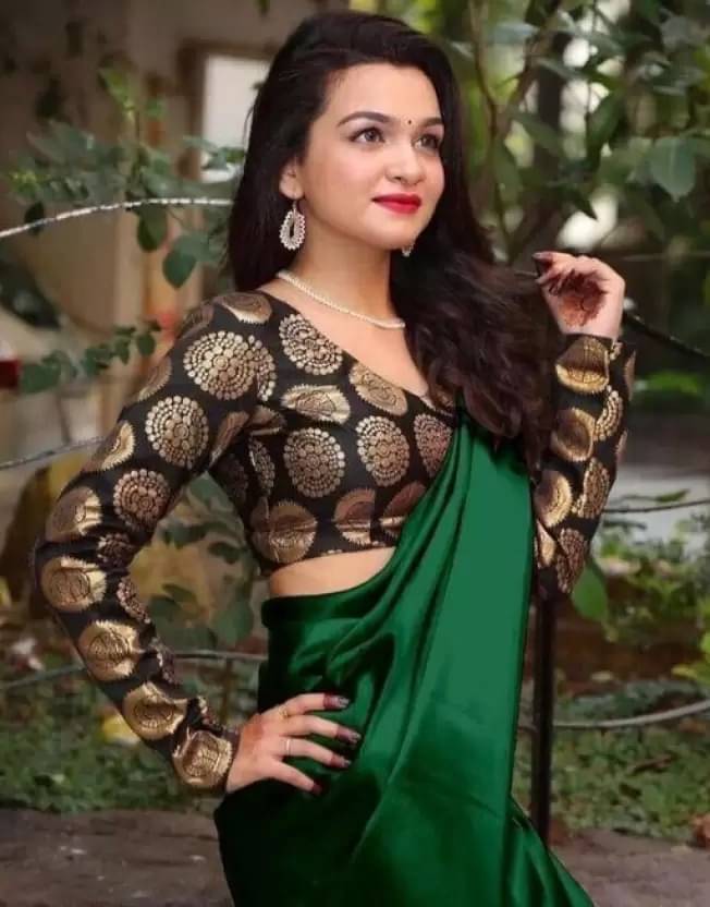 YUGAVEERAA Satin Solid Regular Saree With Unstitched Blouse Piece ( Green ) YUGAVEERAA Satin Solid Regular Saree With Unstitched Blouse Piece ( Green )