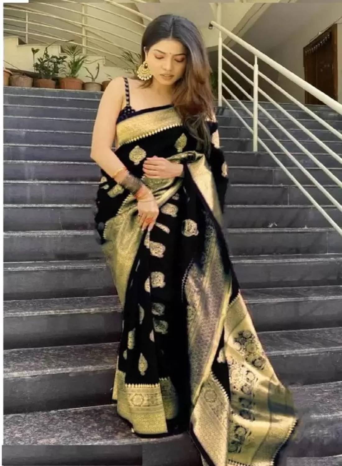     			YUGAVEERAA Silk Embellished Regular Saree With Unstitched Blouse Piece ( Yellow )