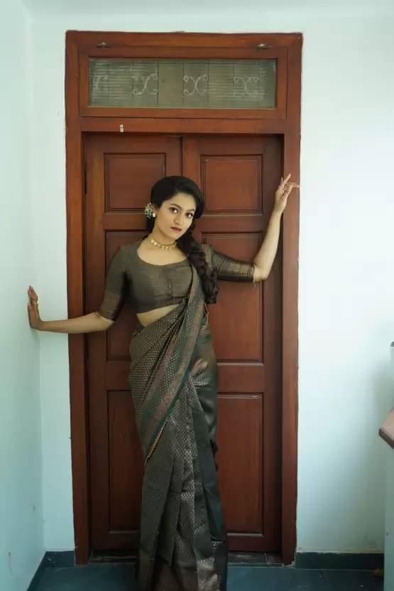 YUGAVEERAA Silk Printed Regular Saree With Unstitched Blouse Piece ( LightGreen ) YUGAVEERAA Silk Printed Regular Saree With Unstitched Blouse Piece ( LightGreen )