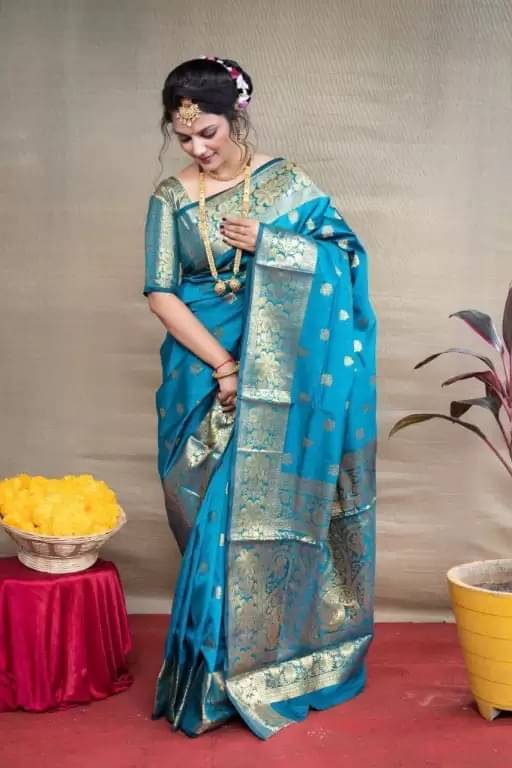 YUGAVEERAA Silk Woven Regular Saree With Unstitched Blouse Piece ( Light Blue ) YUGAVEERAA Silk Woven Regular Saree With Unstitched Blouse Piece ( Light Blue )