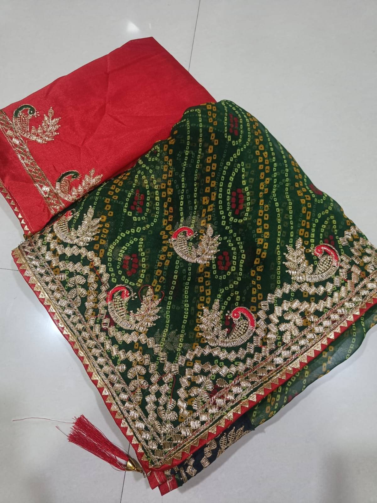    			GOPI SAREE Georgette Embroidered Bandhani Sarees With Unstitched Blouse Piece ( Green )