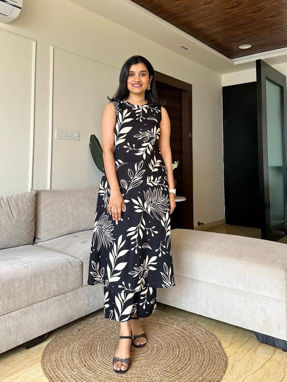 SRF JAIPR Women Cotton Printed Straight Kurti ( Black ) SRF JAIPR Women Cotton Printed Straight Kurti ( Black )