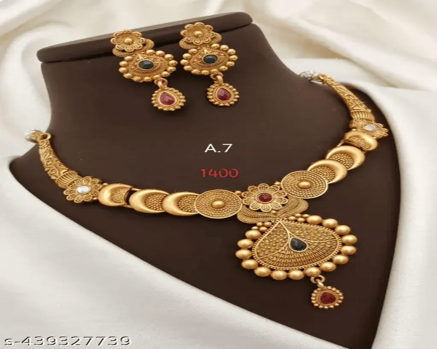 SUNHARI Gold Alloy Necklace Set ( Pack of 1 )