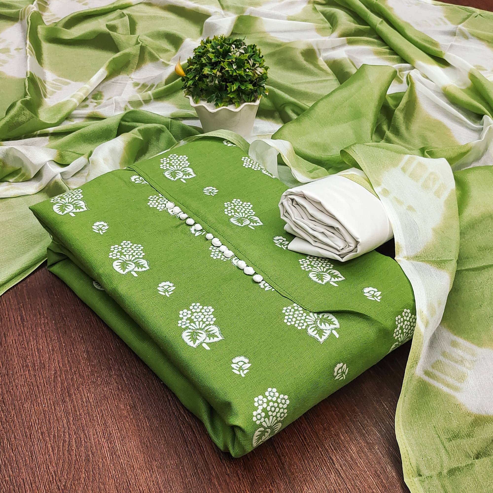     			Shree Mahantam Women Cotton Unstitched Dress Material ( Green )