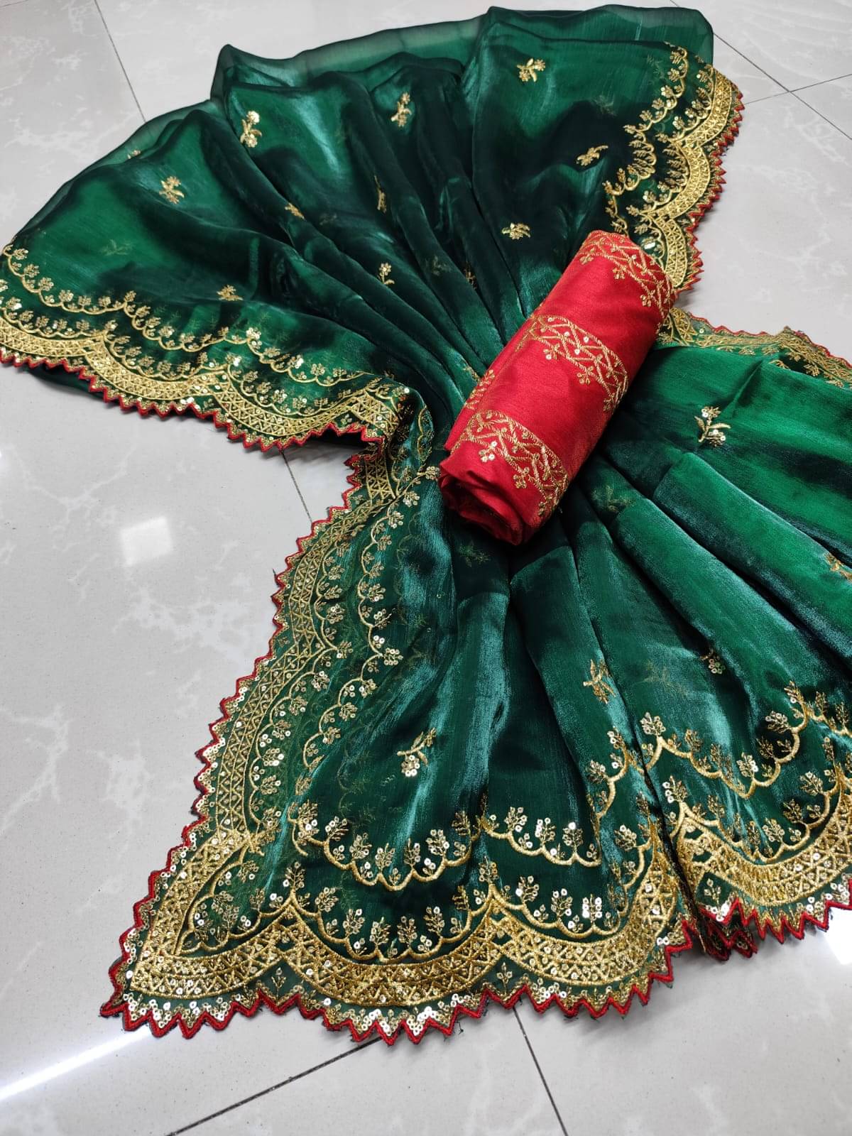    			Avenue Creation Jimmy Choo Embroidered Leheriya Saree With Unstitched Blouse Piece ( Green )