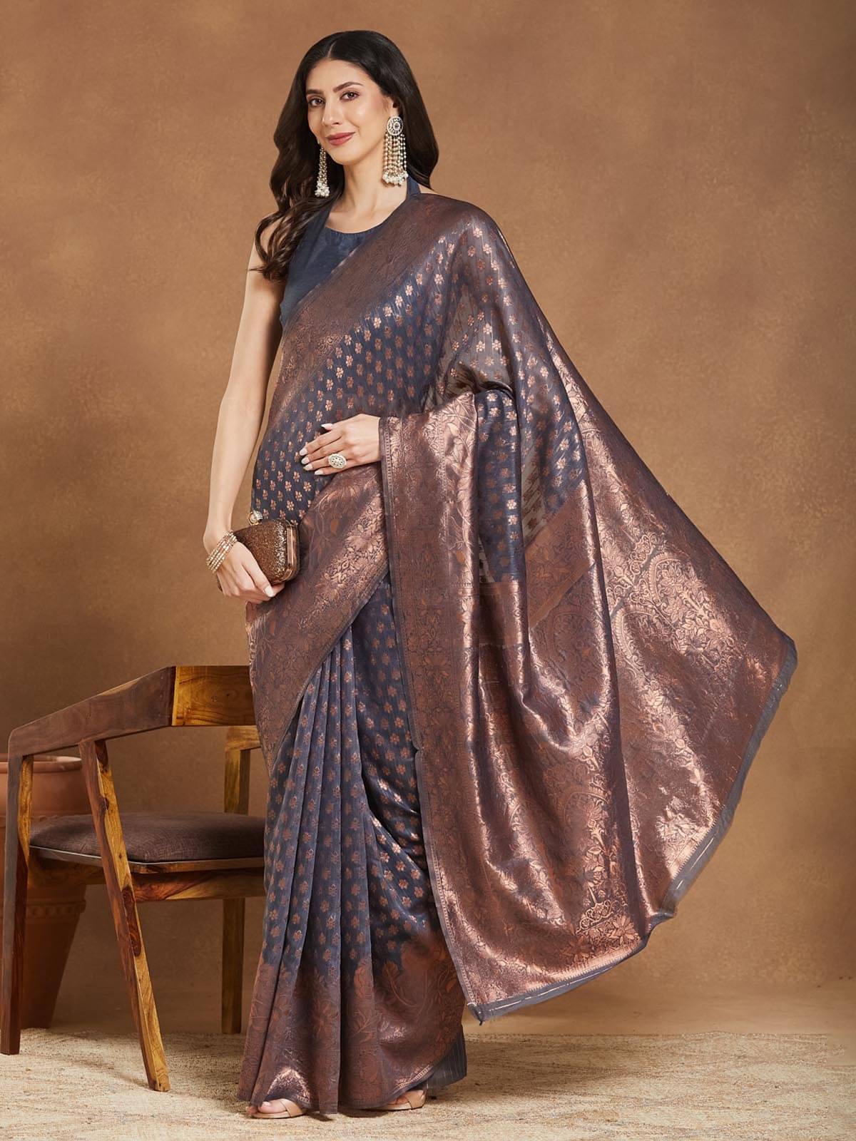     			Janasya Silk Blend Woven Banarasi saree With Unstitched Blouse Piece ( Dark Grey )