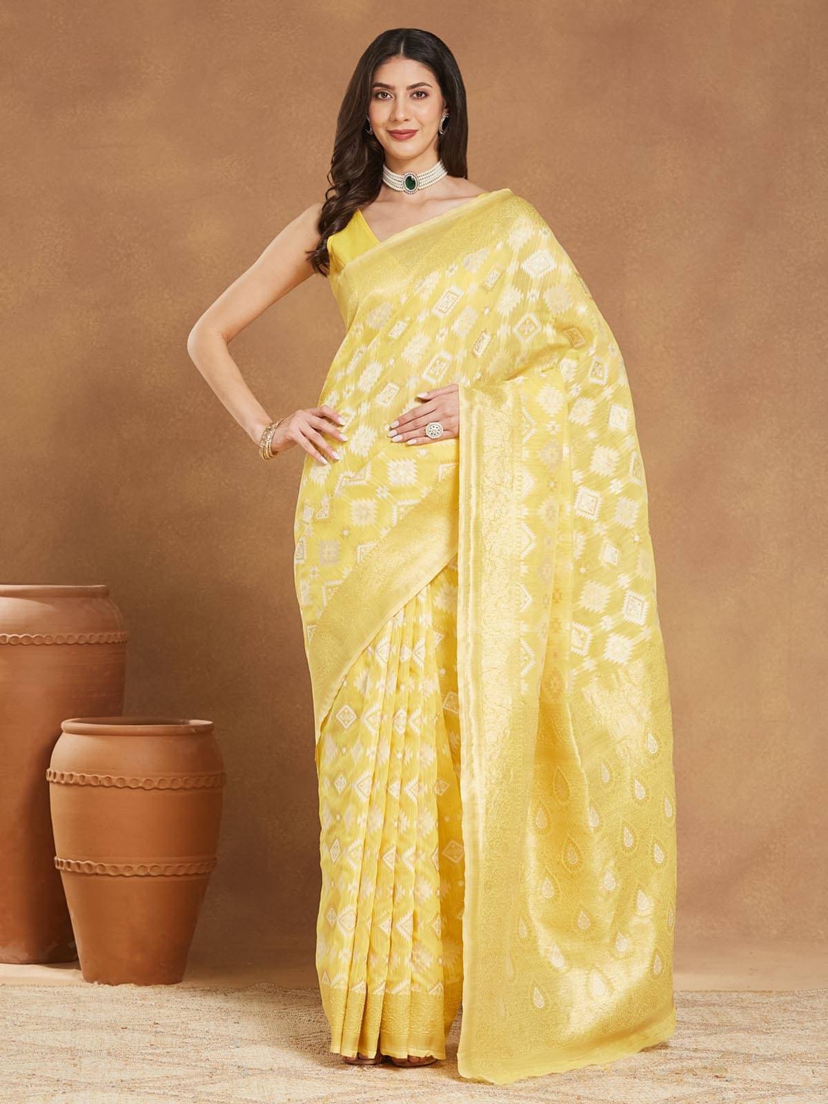 Janasya Silk Blend Woven Banarasi saree With Unstitched Blouse Piece ( Yellow )     			Janasya Silk Blend Woven Banarasi saree With Unstitched Blouse Piece ( Yellow )