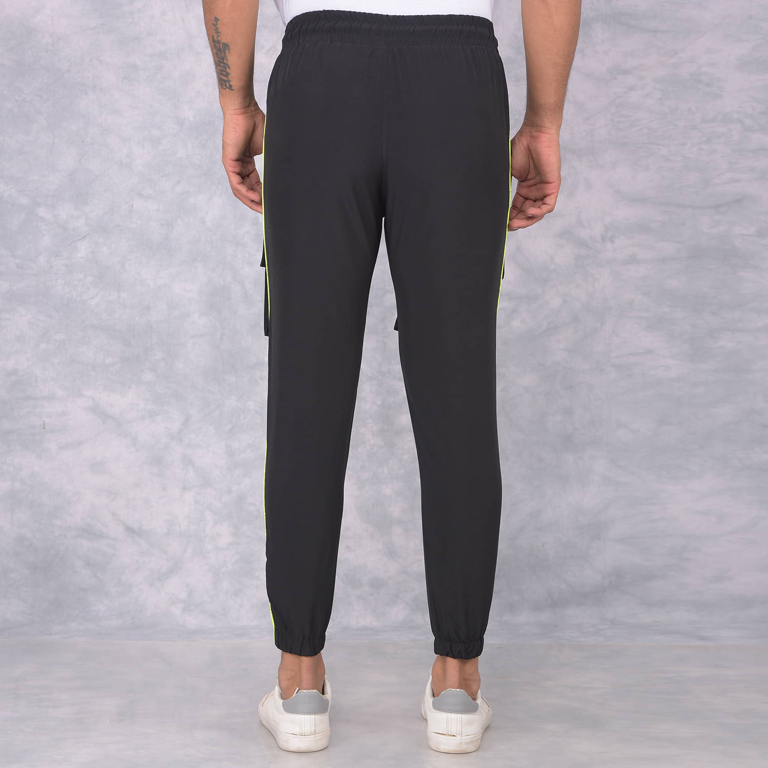     			RAAVI Black Lycra Men's Trackpants ( Pack of 1 )