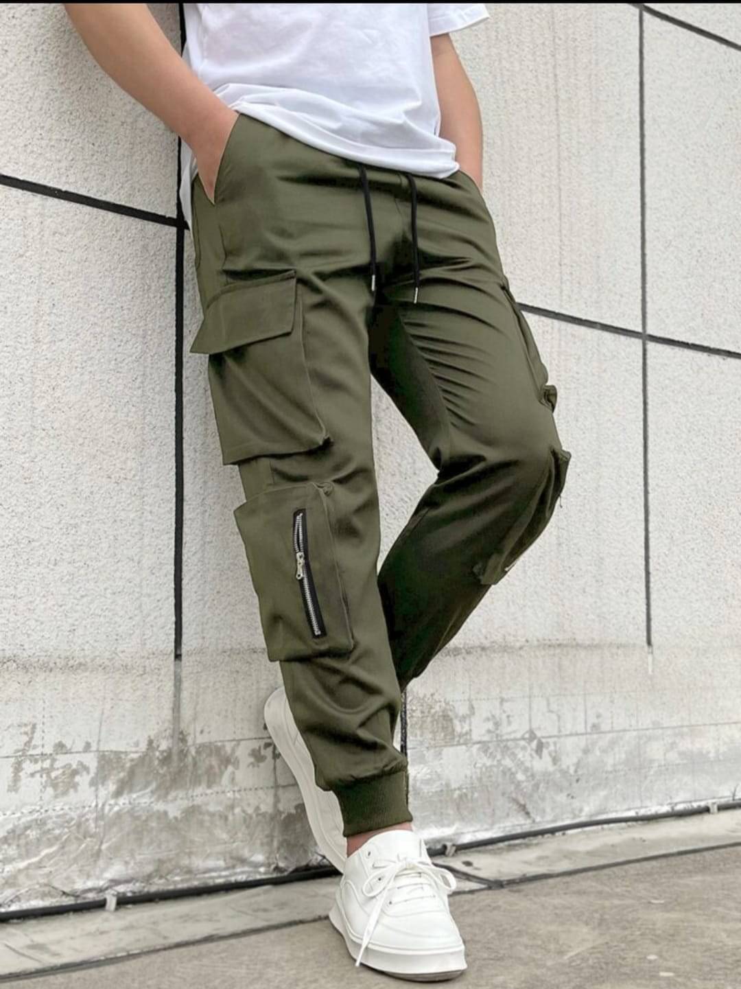 RAAVI Dark Green Lycra Men's Trackpants ( Pack of 1 )     			RAAVI Dark Green Lycra Men's Trackpants ( Pack of 1 )